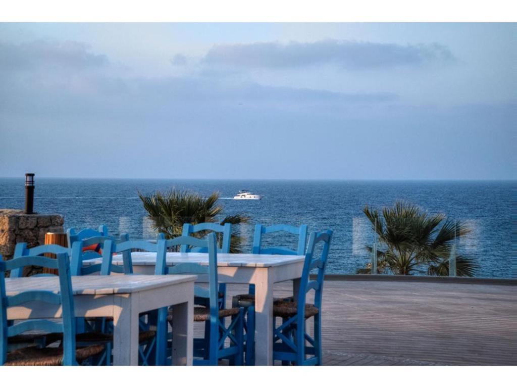 Jasmine Court Hotel Кирения Екстериор снимка