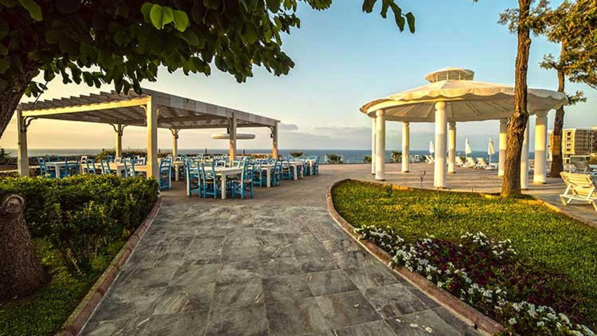 Jasmine Court Hotel Кирения Екстериор снимка