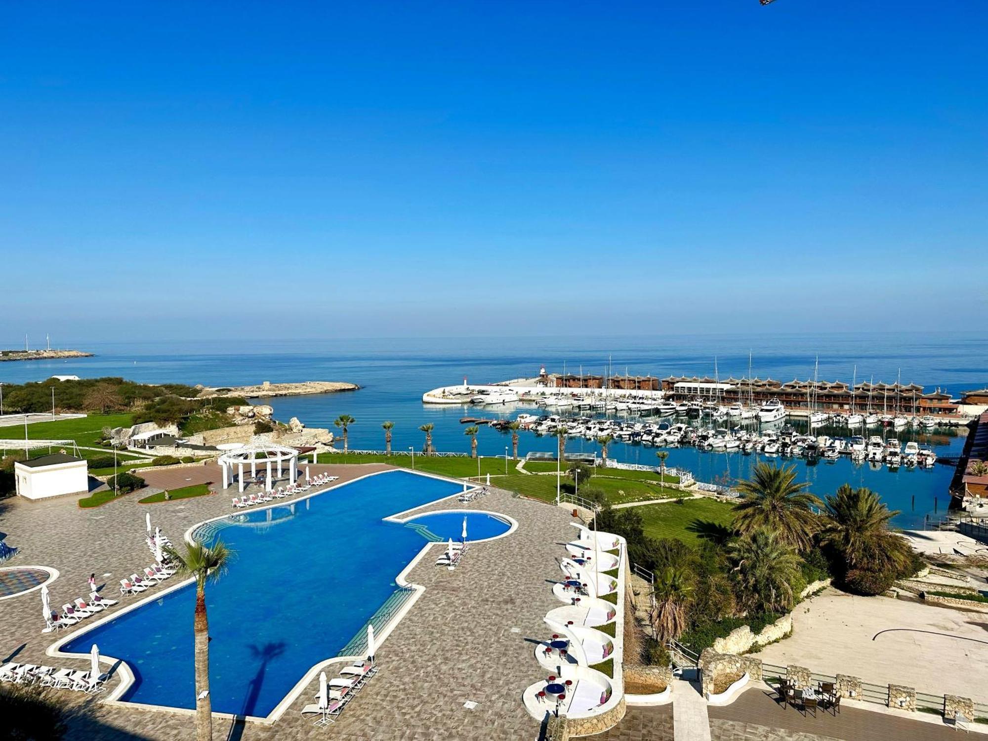 Jasmine Court Hotel Кирения Екстериор снимка